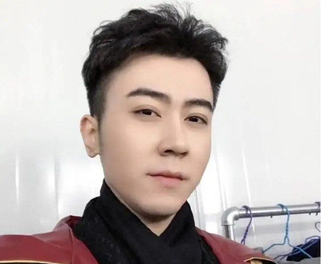 蛇哥从欠债一亿至今还需为虎牙打工多久