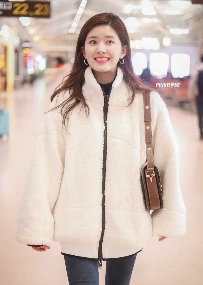 赵露思这身材好比过山车婀娜多姿