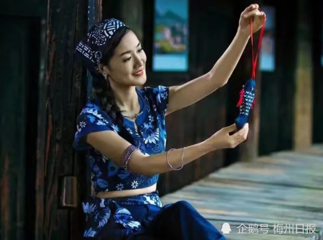 广东梅州旅游形象大使钟雯上"星光大道",展示梅州非遗技艺!