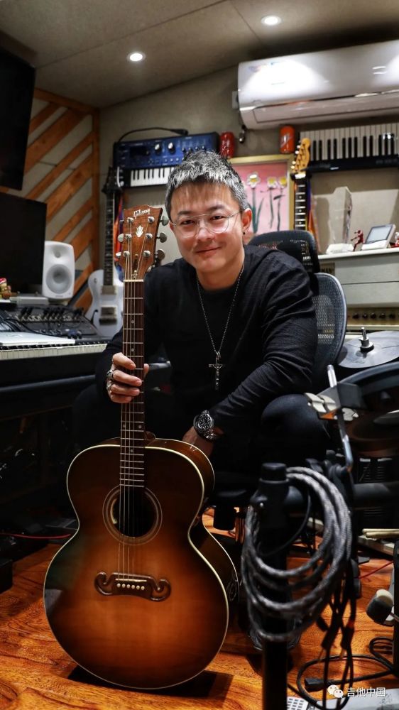 吉他中国专访今日职业吉他手曾经的全国电吉他大赛冠军王传统
