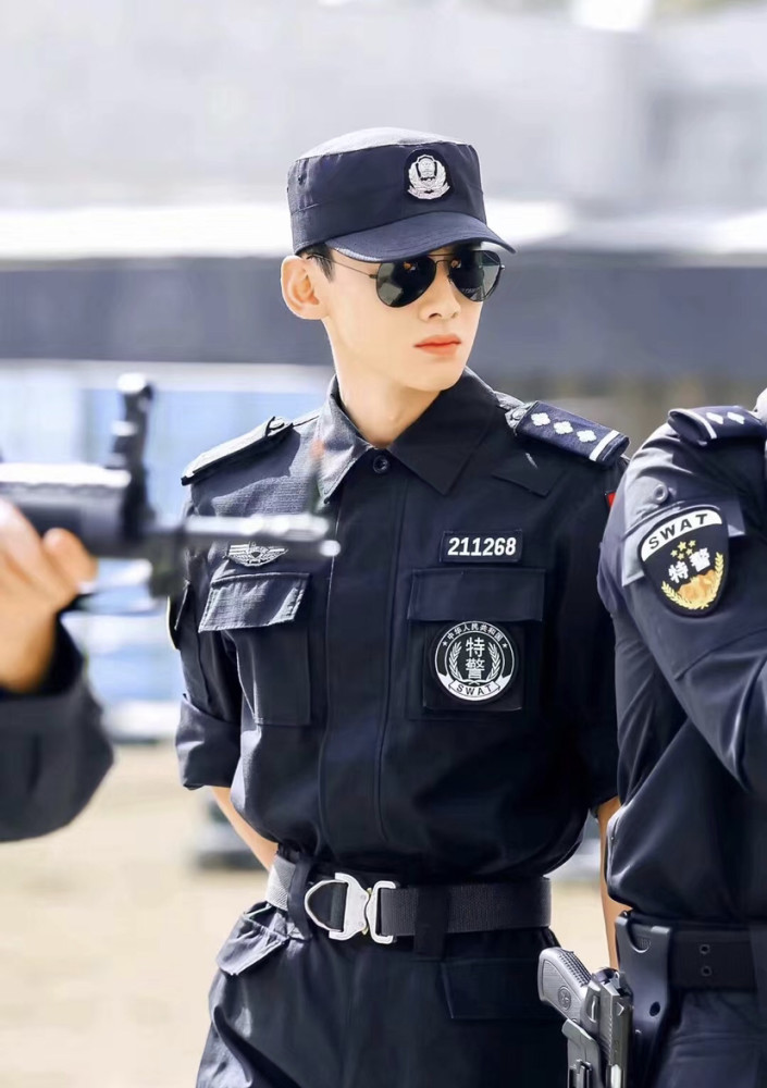 白敬亭邢克垒我来了这身装备杀死我了满足