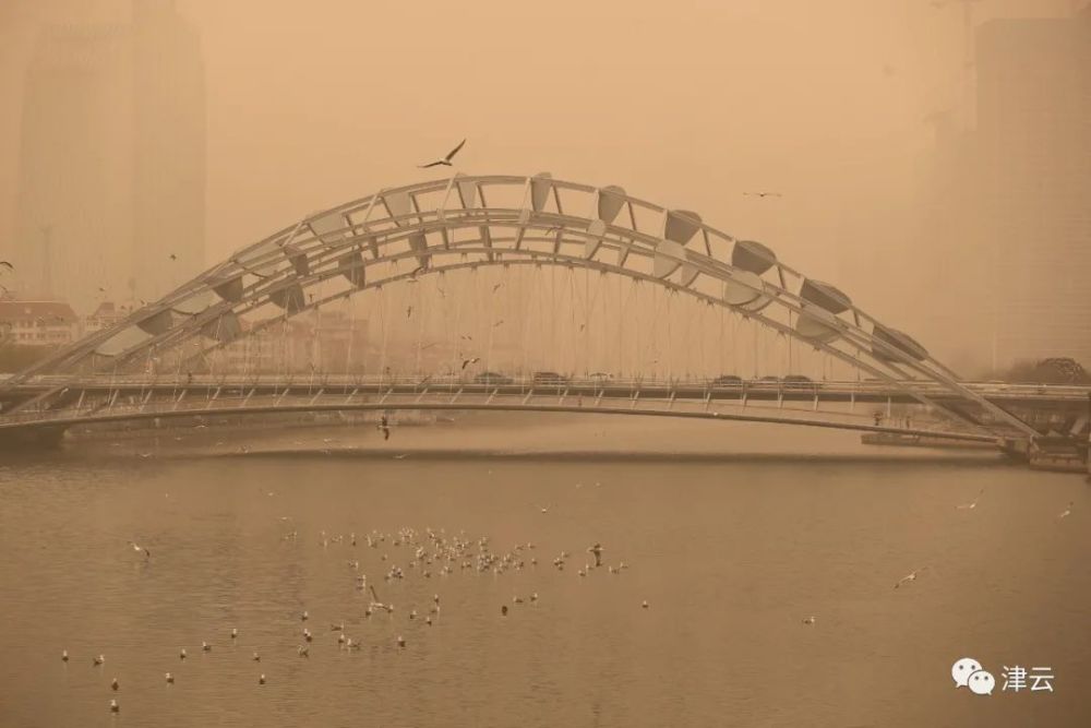 孕婦夢(mèng)見(jiàn)大風(fēng)沙塵_大風(fēng)沙塵席卷蘭州_夢(mèng)見(jiàn)大風(fēng)沙塵吹我