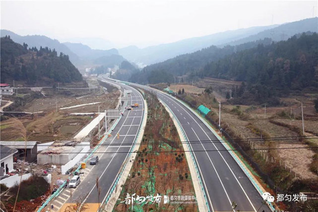 即将通车的都香高速公路毛尖镇境内贯穿于都匀全境的贵阳至南宁高速