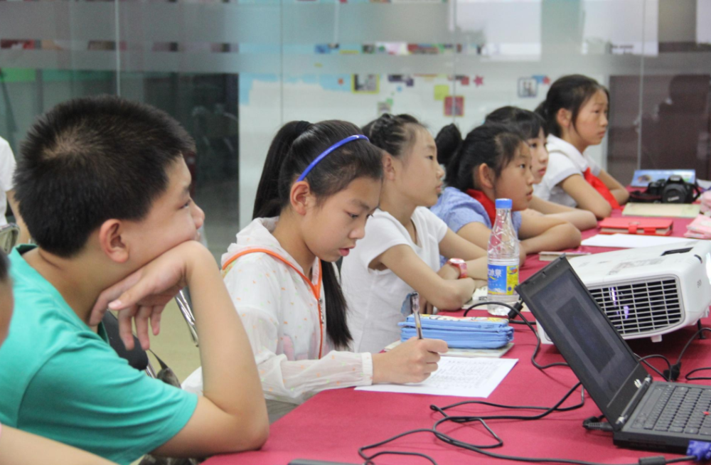 小编还是想给出建议,学生还是要以学校内自主学习为主,校外培训班为辅