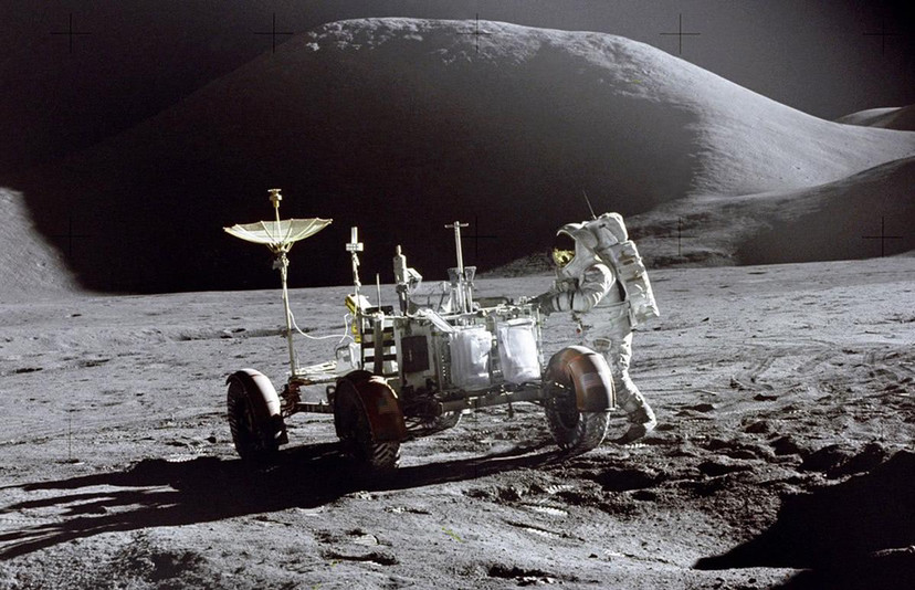 其中阿波罗13号登月失败,一共成功了6次,共有12名宇航员登上了月球