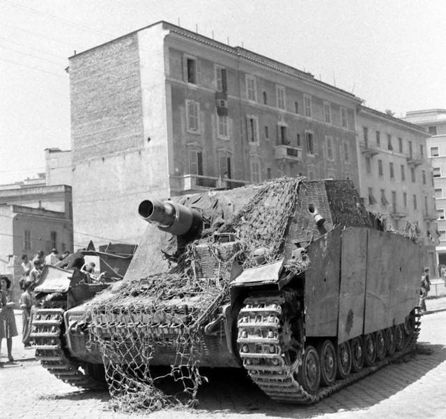 二战灰熊突击炮主炮口径150毫米披坚执锐的神兵