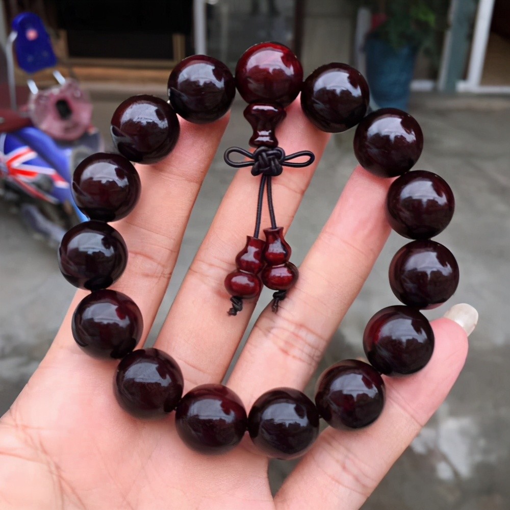 新入手的小叶紫檀手串怎么盘玩,"盘七放七"是什么意思