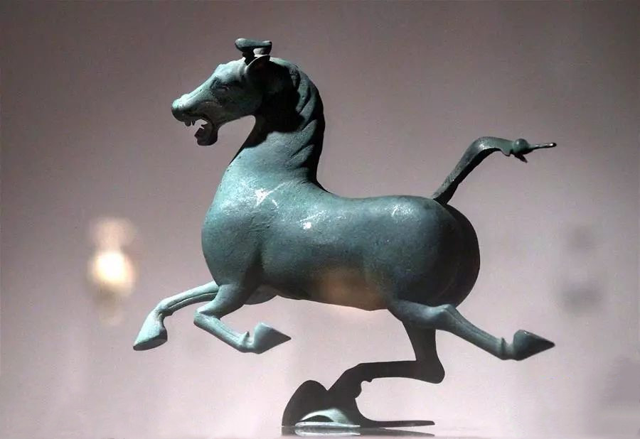 国宝级文物马踏飞燕正面照为啥很少见专家正面不宜示人