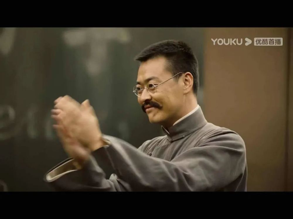 剧中细节:陈延年他们排演活报剧,陈独秀夫人高君曼带着江冬秀到场看剧