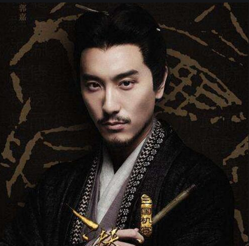 易中天老师评价郭嘉: 神机妙算,当机立断,出奇制胜,随机应变,料事如神