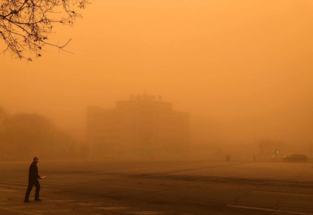 酒泉,嘉峪关两市发布沙尘暴橙色预警信号.