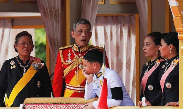 泰国国王有多狠心?5个儿子4个被驱逐出境,却独留小儿子捧在手心