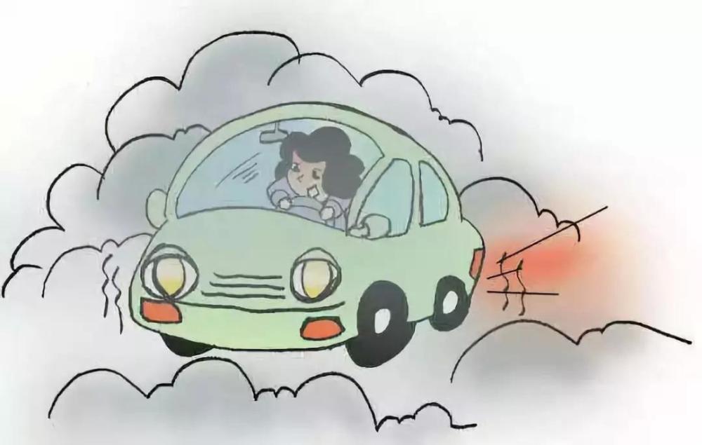 警惕7车连环事故雾天行车需谨慎