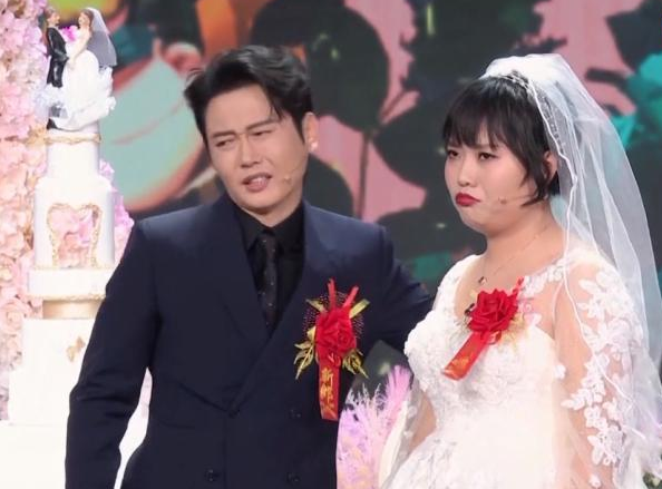 孟鹤堂和李雪琴以及潘长江等人在元宵晚会表演了小品,逗得观众哈哈