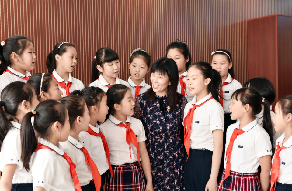 犇向春韶向美而行济南市景山小学开展家校专题活动