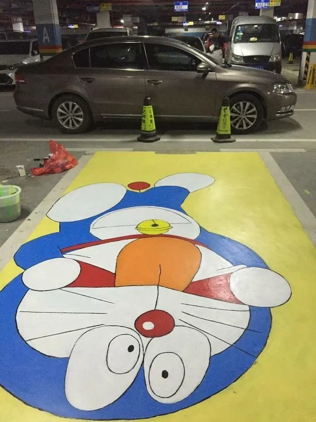 新兴职业车位手绘师可以月入过万