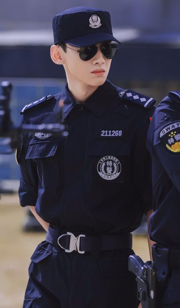 白敬亭/这一身装扮也太帅了吧#你是我的城池营垒#_腾讯新闻