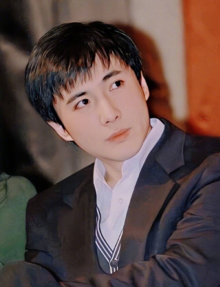 沈腾亲姐火了47岁自拍照被夸女神一家四口颜值气质出众