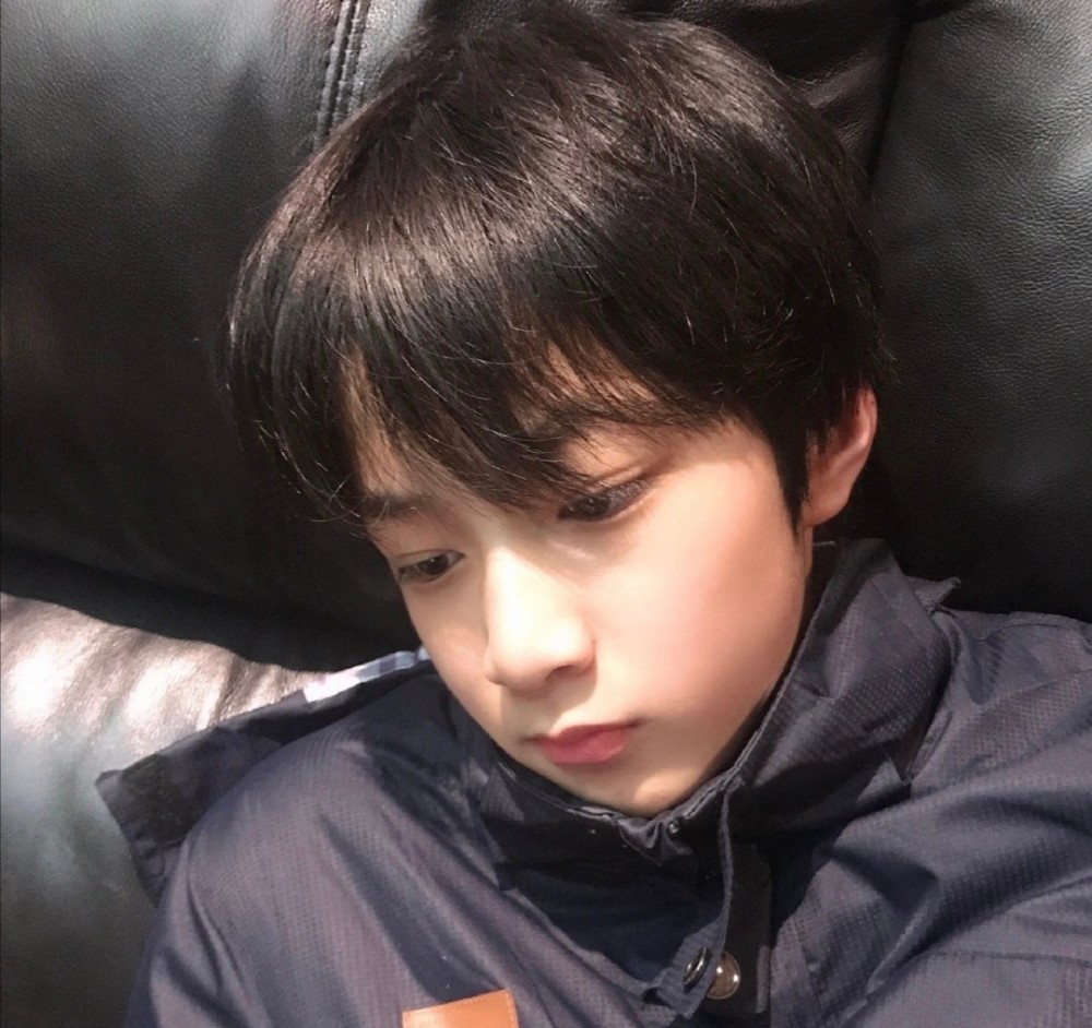 刘耀文小时候照片 吻文太可爱了吧