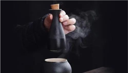 白酒知识丨白酒加热后喝会有哪些好处和坏处