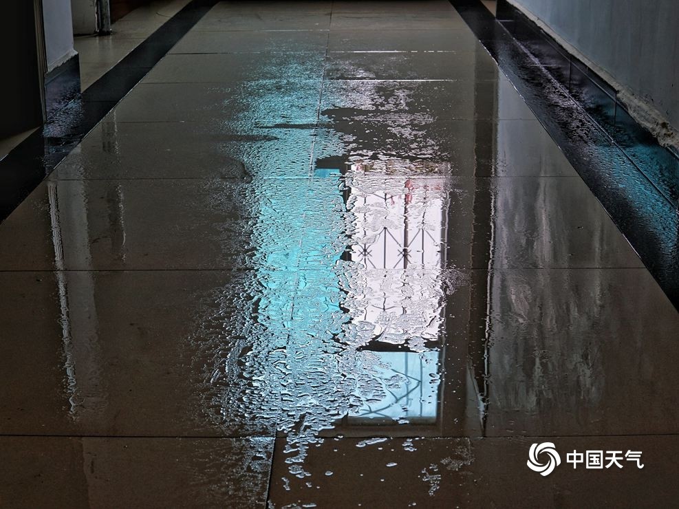 贵州黎平遭遇回南天地面墙壁湿漉漉