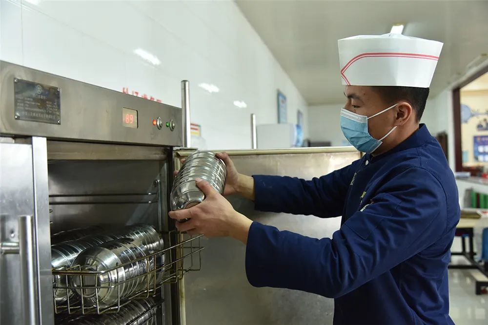 所有人带你走进场站炊事兵的一天