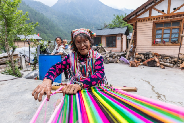 独龙族▲怒族05记录独龙族即将消失的纹面习俗独龙江被专家认定为"