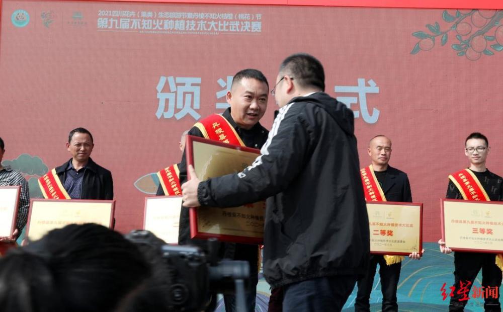 丹棱县|四川丹棱一辅警辞职回乡，三年成为“果王”，年入百万如何炼成？