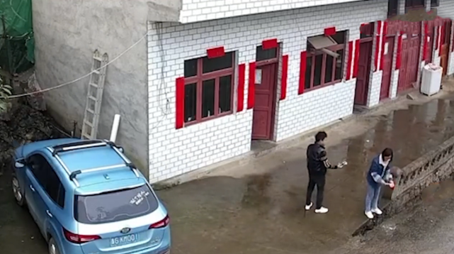 放眼望去,能养活自己的工作实在不多,更不用说新婚小夫妻,不仅要养活