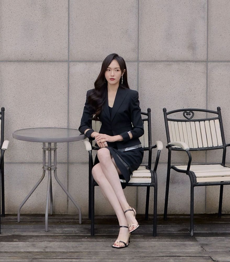 唐嫣厉害了把黑色西装穿出了时尚感别有一番风味