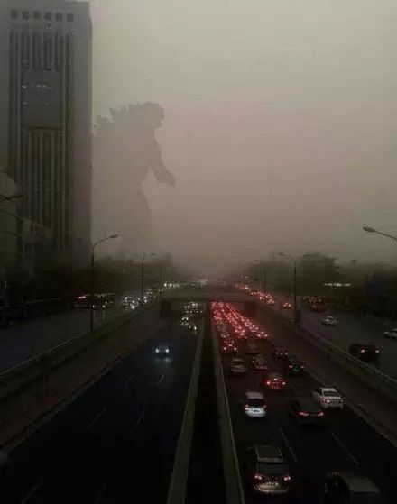 北京沙尘惊现奥特曼大战怪兽,沙雕网友苦中作乐p图恶搞