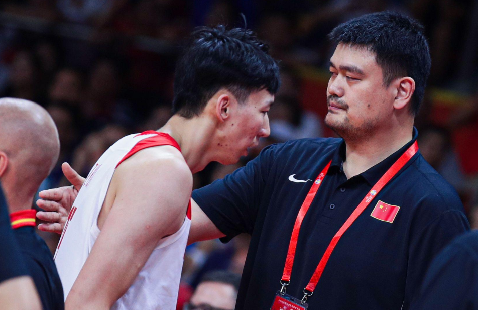 脸都不要了姚明被你气矮一截范志毅看似吐槽实则撕开了国足与国篮的