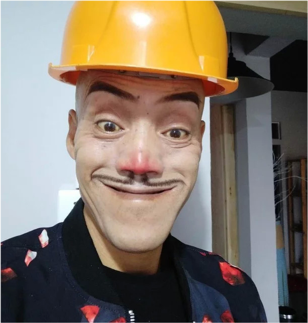 相信大家都看过光头强这个动画片,而现实中也有一个光头强,他的长相和