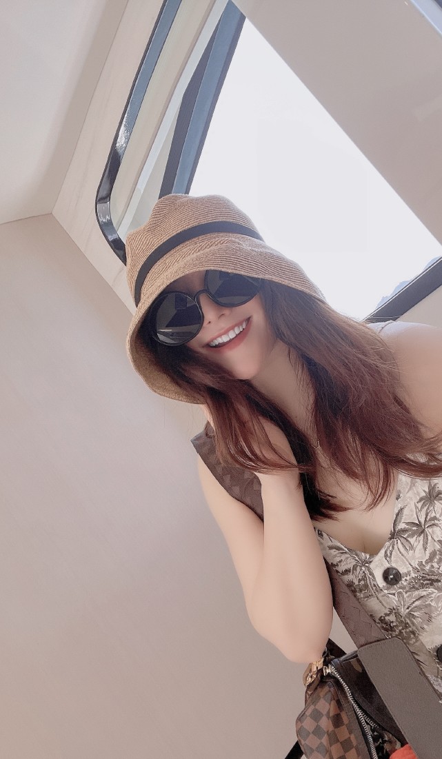 沈腾姐姐近照罕见曝光,颜值惊人,曾是中国知名十大女高音之一