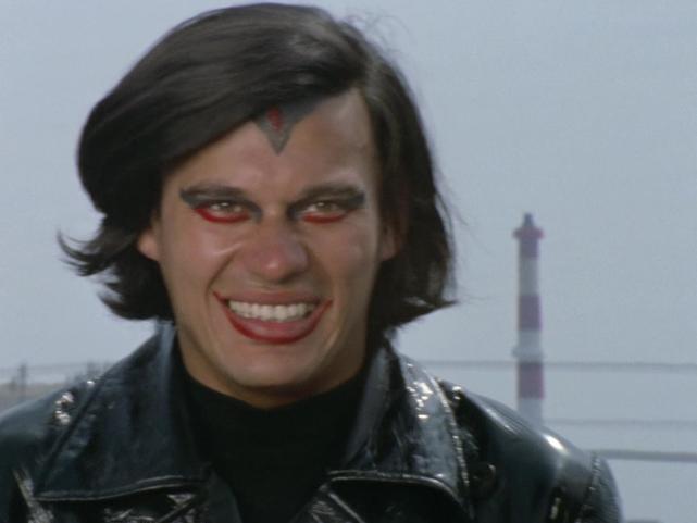 其拉星人,欺骗了次郎,留美子和一众tac队员,还召唤出了犀牛超兽扎伊根