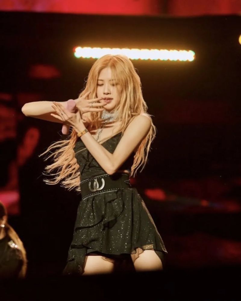 朴彩英肌肉上了热搜?这才是她的本体吧!_腾讯新闻