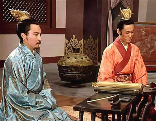 这个字的读音为"kuǎi,在汉初之时有蒯彻,到了三国时期有蒯越,蒯良