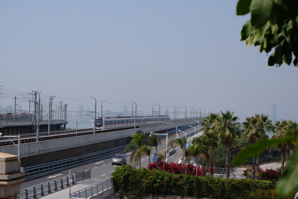中国第一条海上地铁,2元就能享受海景列车,连接国内最美大学村