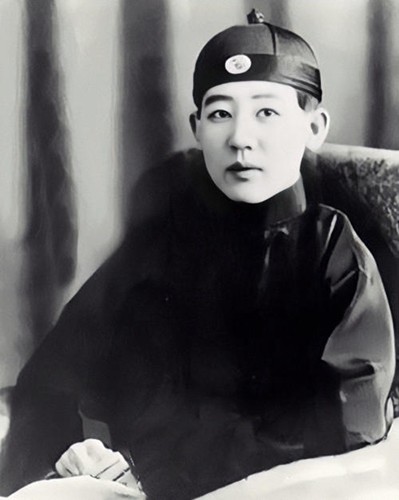 甘珠尔扎布是发自内心喜欢川岛芳子,追求她的时候得了相思病,到手之后