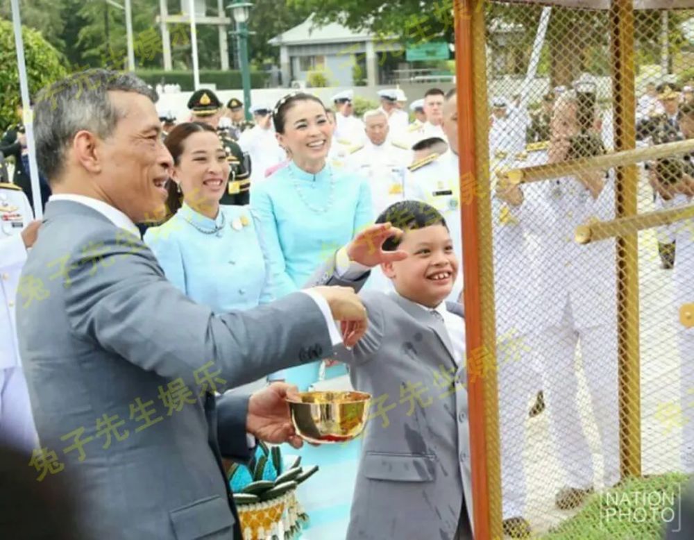 詩麗吉王太后釋放西拉米,只是為了穩住泰國王室以及君主制,再順便幫幫