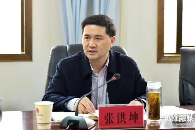 县委常委,县人武部政委常明主持会议.副县长白孝东出席会议.