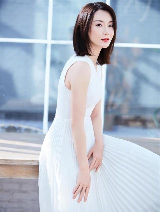 女人过了40岁该剪什么发型看袁泉陈数赵薇就知道了气质又温柔