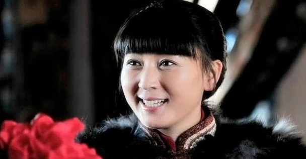 "山杏"闫学晶:嫁二婚富豪老公当后妈,如今45岁生二胎很幸福!_腾讯新闻