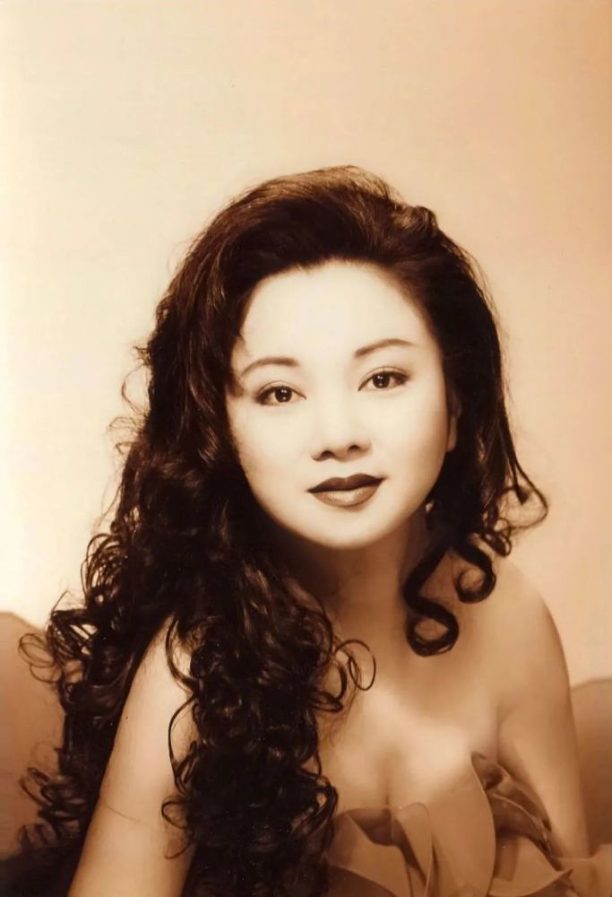 他是白冰冰前夫,婚内出轨抛弃怀孕妻子,17岁女儿遭绑架惨死街头