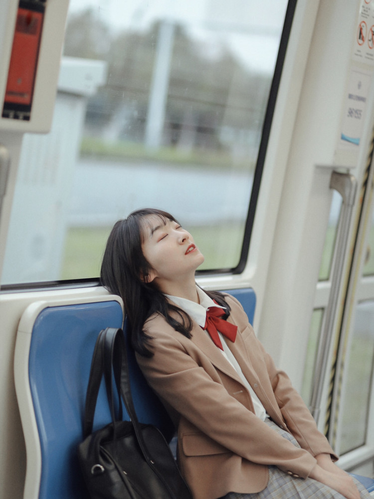 jk制服|电车少女_腾讯新闻