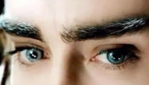 情感测试哪一只眼睛看上去最冰冷测你注定拥有哪种婚姻