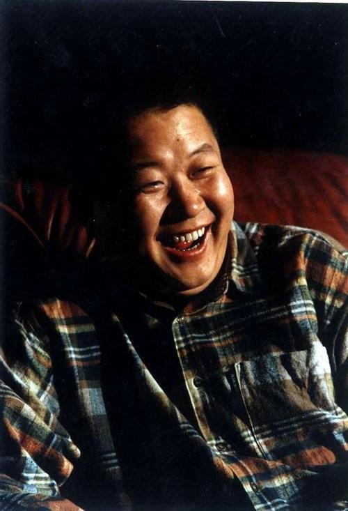 牛振华从食堂大师傅到国际影帝冯巩最佳搭档48岁酒驾去世