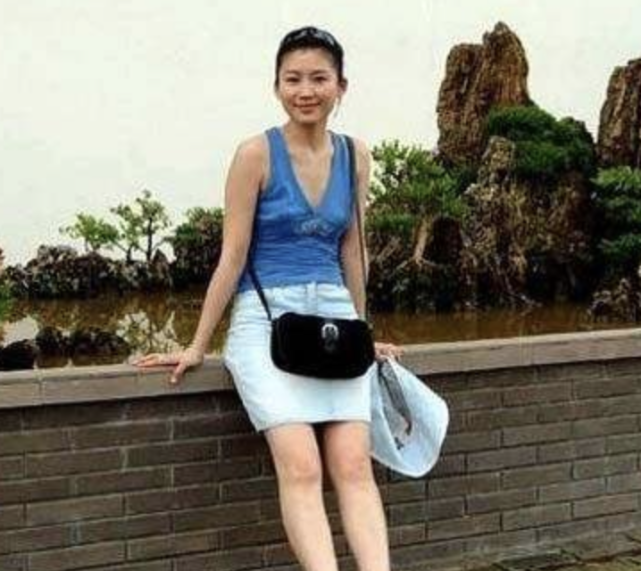 王小丫主持开心辞典大红两段婚姻无子女53岁生活低调