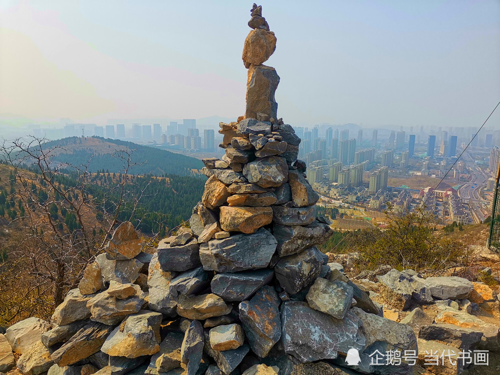 济南围子山顶的石塔太有创意了