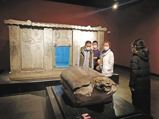 李寿墓出土的石椁和龟形墓志.